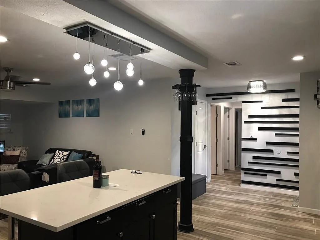 3 bed, 2.0 bath, 1313 sqft, $2,150 — Photo 4