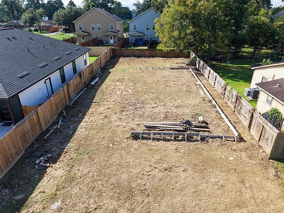5th image of 8214 Locksley Rd
