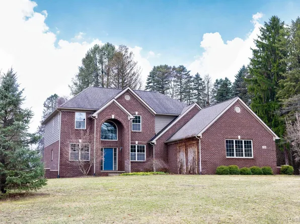 1399 Wildflower Ct, Lake Orion, MI 48362