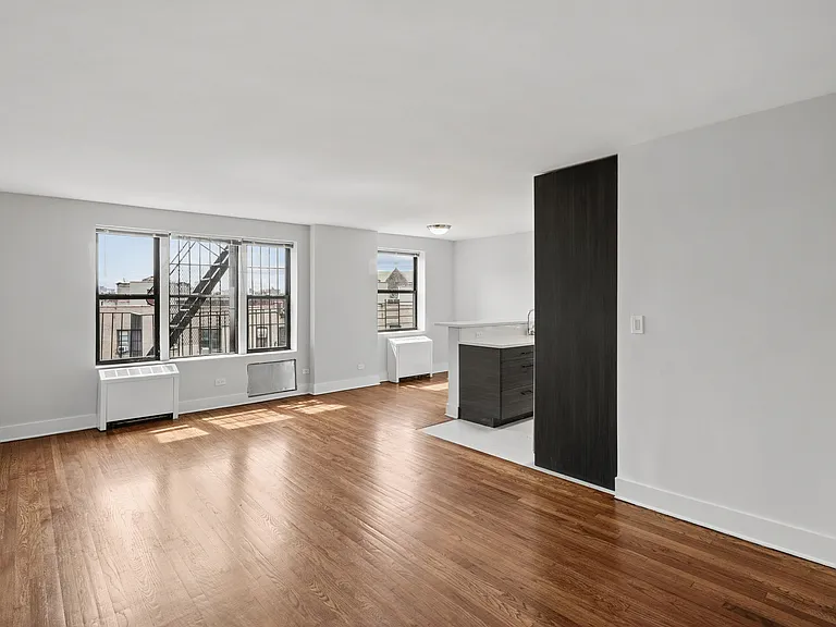 2400 Webb Ave #7K — Photo 1