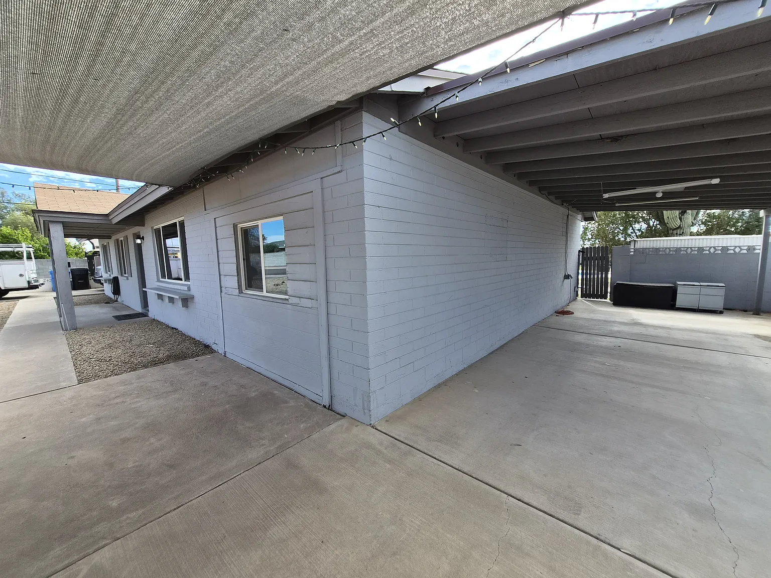 2401 W Angela Dr — Photo 2