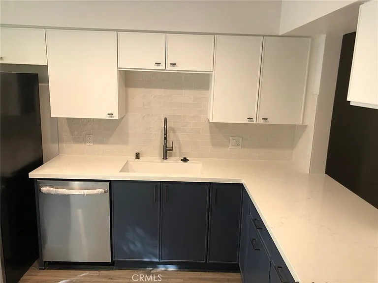 3333 Primera Ave #B — Photo 6