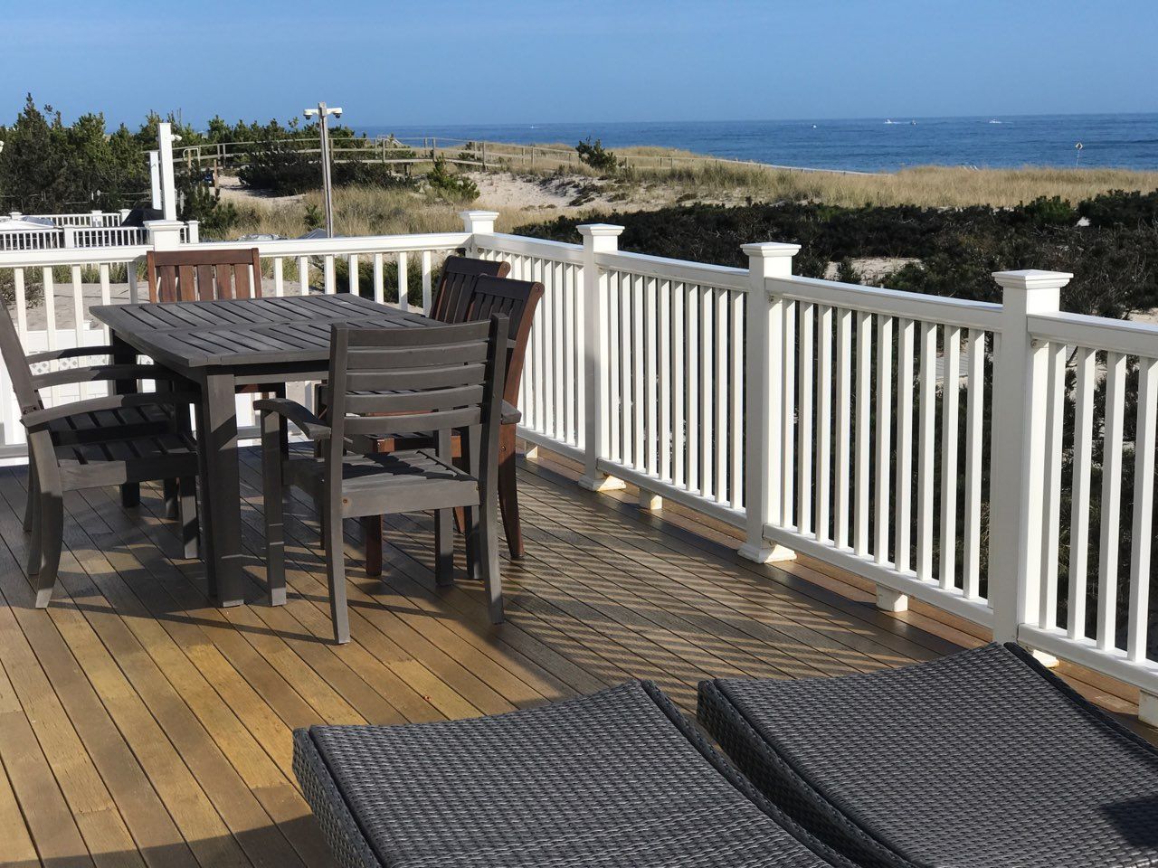  Oceanside dining