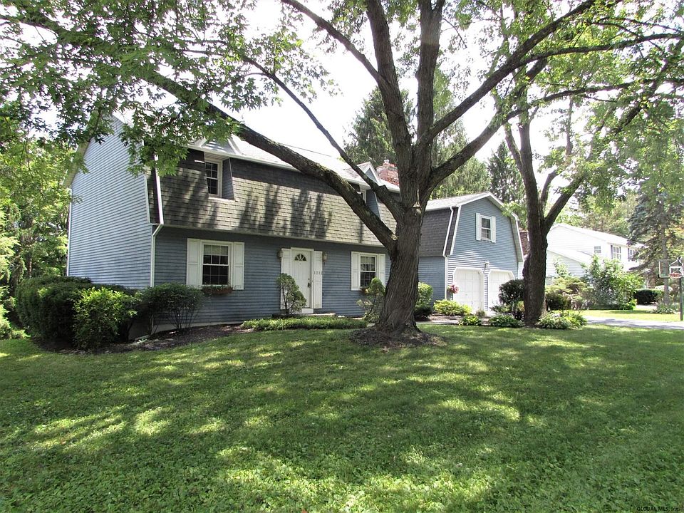 2777 sq ft of living space PLUS a finished walk-out basement on .38 acre lot
