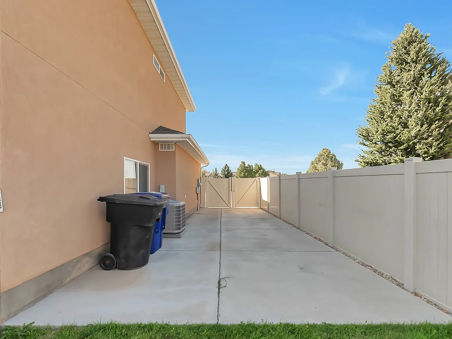 6317 W Dillan Cir — Photo 2
