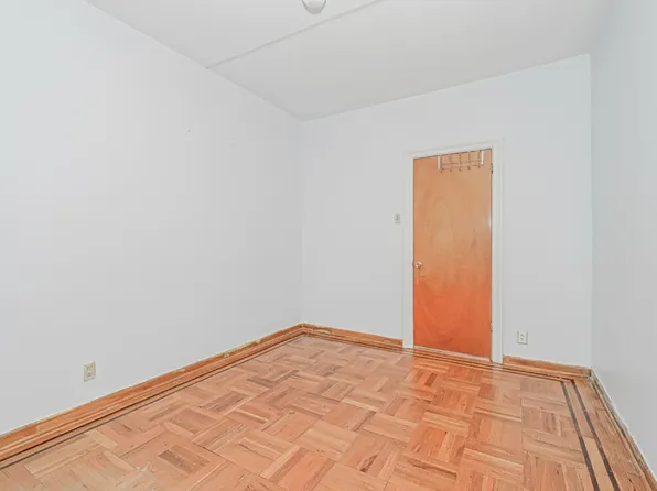 2418 East 23rd Street image 28 of 40