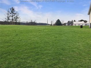 10 Manor Way, Winfield, WV 25213