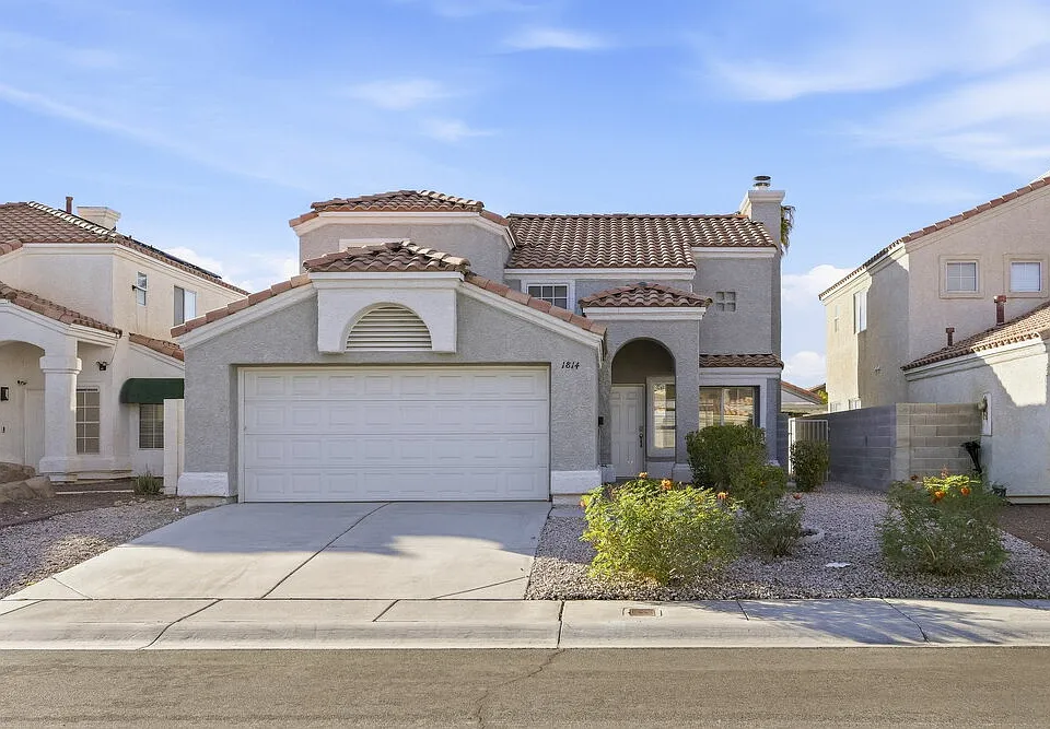 1814 La Villa Dr