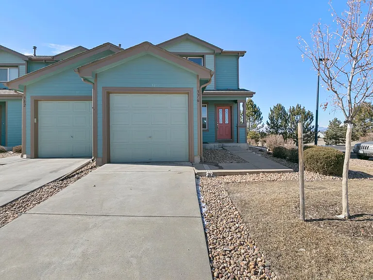 376 Montgomery Dr — Photo 2