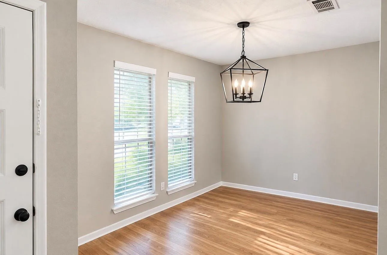 3 bed, 2.0 bath, 1420 sqft, $2,000 — Photo 4