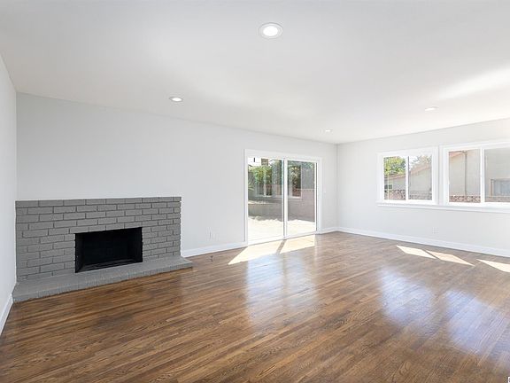 3rd image of 12806 Cometa Ave