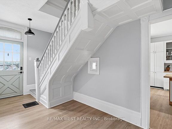3rd image of 45 Catharine St