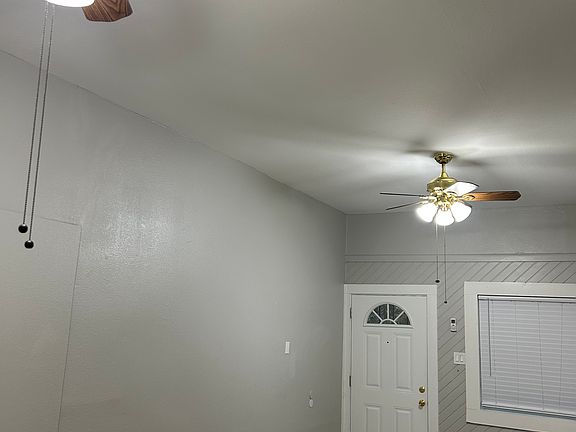 4th image of 817 W Ashby Pl #A