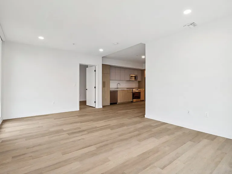 BARRINGTON ROW — Photo 15