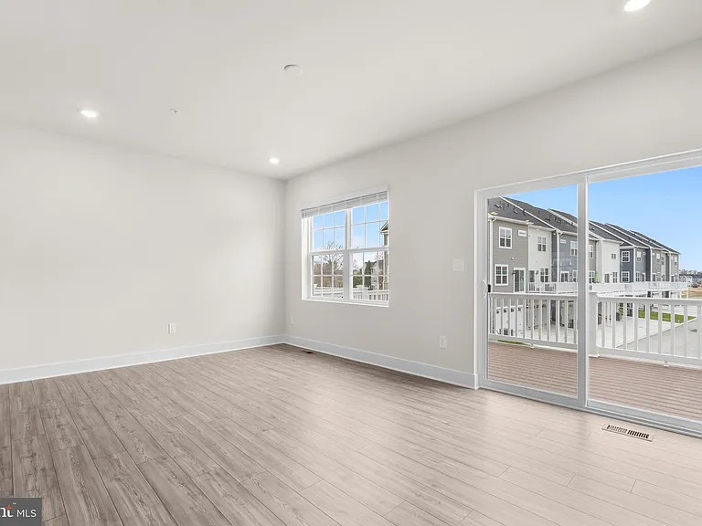 1826 Parham Way — Photo 5