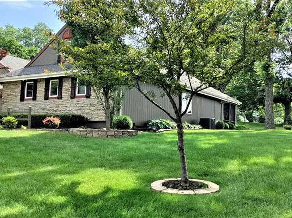 1105 W 93rd St, Kansas City, MO 64114