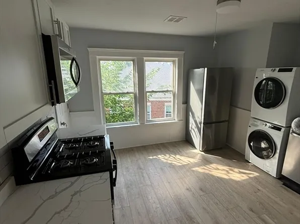 5 Winthrop St, Worcester, MA 01604