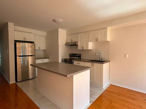 3rd image of 54 Henderson Cres