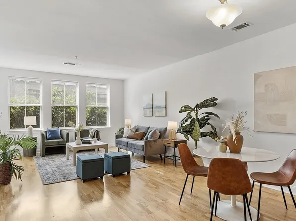 3 Harvest Dr #106, North Andover, MA 01845