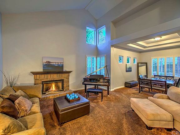 5th image of 27015 Roswell Ct