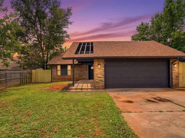 2304 NE 10th St, Moore, OK 73160