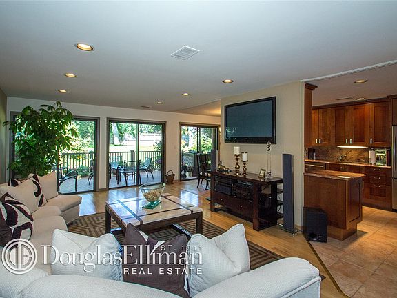4th image of 32 Northgate Cres #32