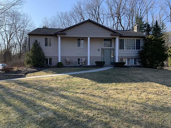 2nd image of 3 Crestmont Dr