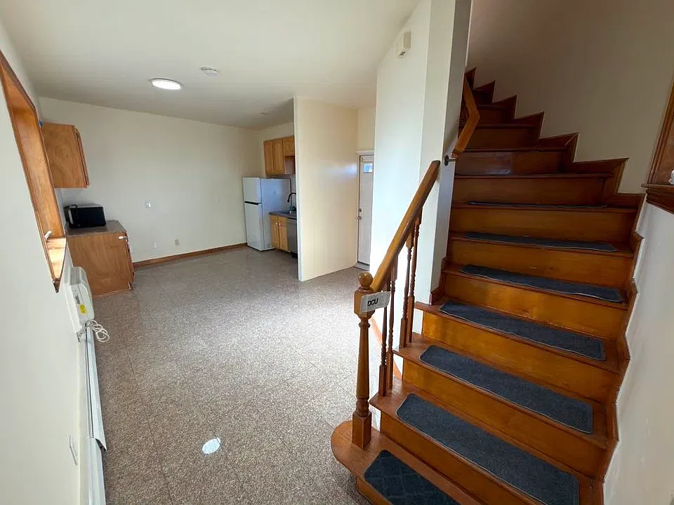 6211 Woodside Ave