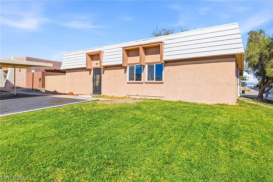 3 bed, 2.0 bath, 1012 sqft, $2,000 — Photo 3