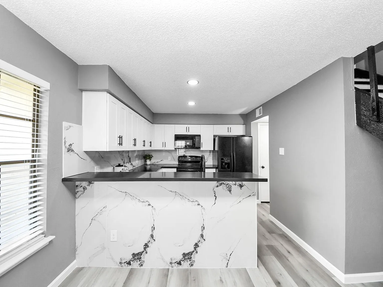 3 bed, 2.0 bath, 1320 sqft, $1,700 — Photo 2