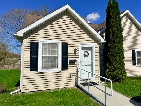 55 Eden Way #3B, Bennington, VT 05201
