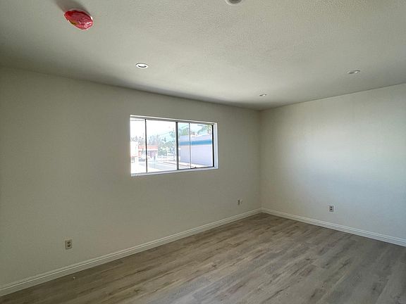 5th image of 15 S El Molino St APT B