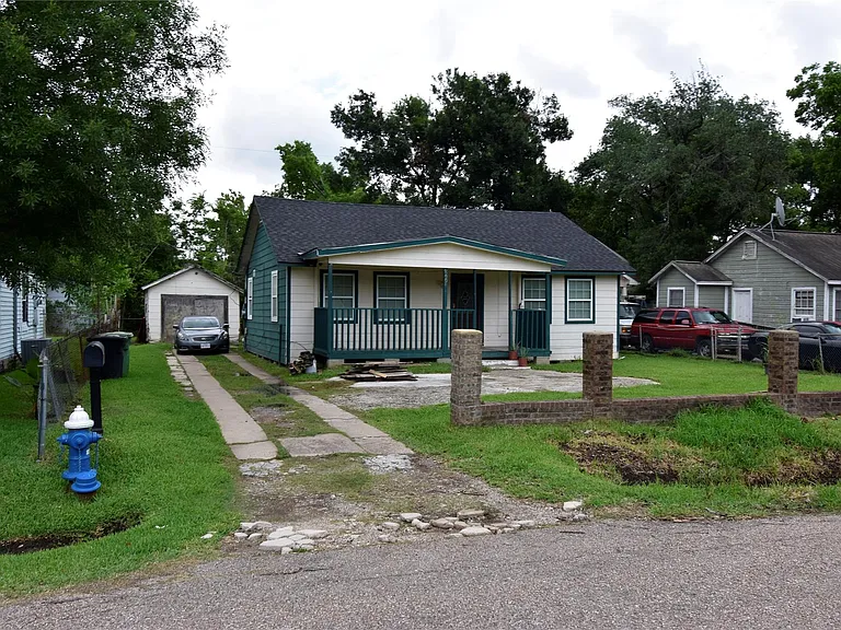 6229 Clover Ridge St — Photo 1