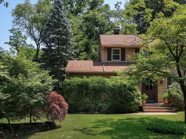 232 Golf Edge Drive, Westfield Town, NJ 07090