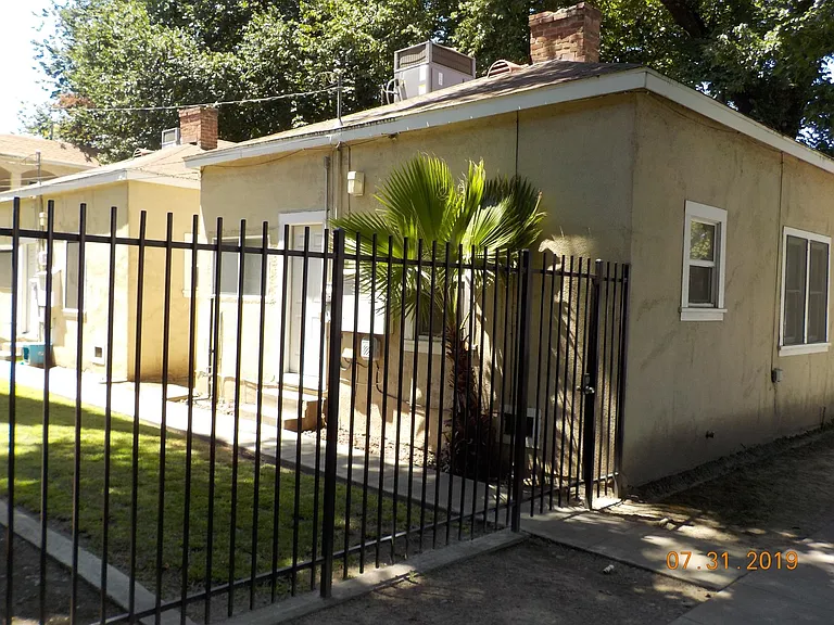 1220 G St — Photo 11