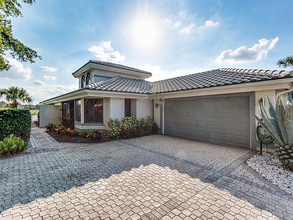 3rd image of 7556 Glendevon Ln
