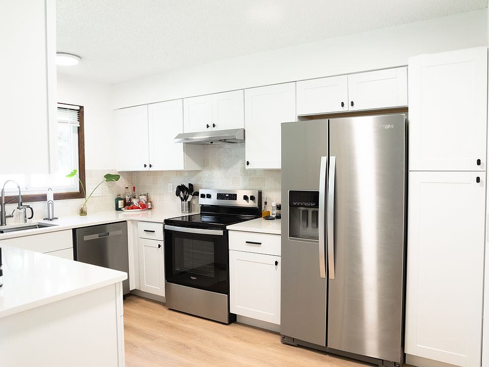 New whirlpool refrigerator w. ice maker
