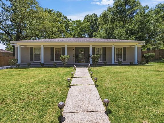 4th image of 2660 Woodcliff Dr E