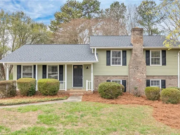 140 Summerglen Dr, Lewisville, NC 27023