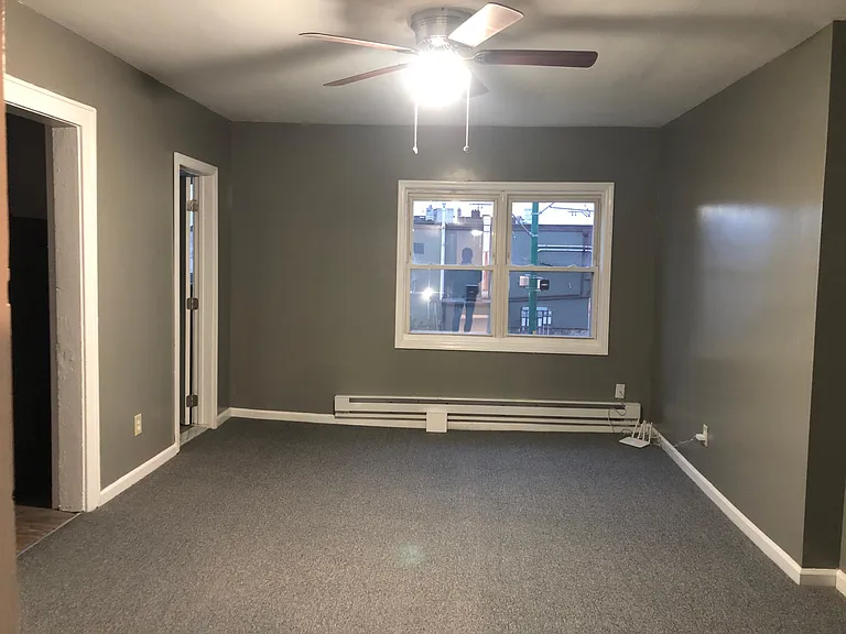 Big Living Room with Fast Internet Signal