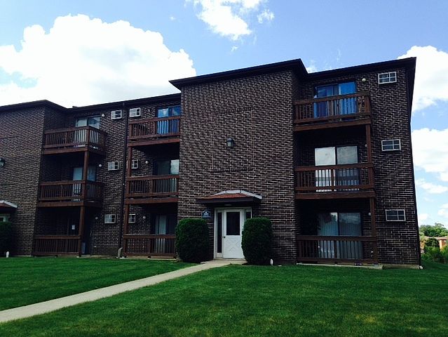 1st image of 1004 Spruce St APT 3A