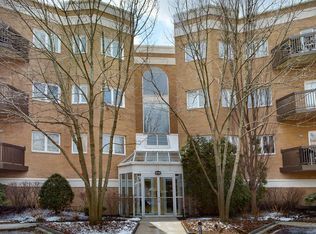 140 Manchester Dr APT 202, Buffalo Grove, IL