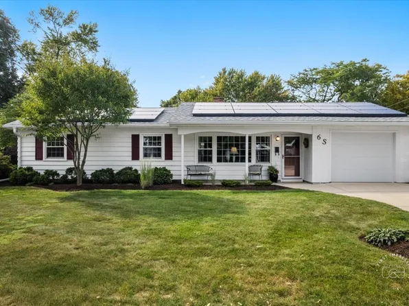 6 S Sycamore Ln, North Aurora, IL 60542
