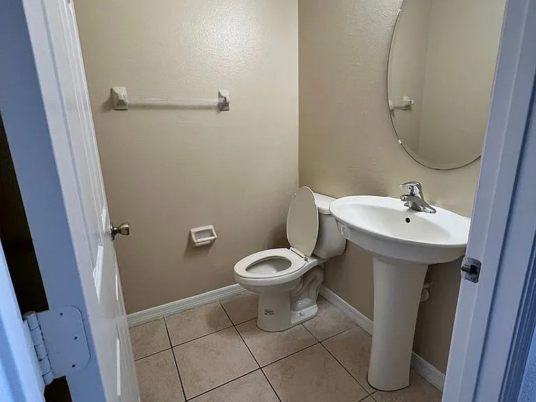2202 Seven Oaks Dr — Photo 15
