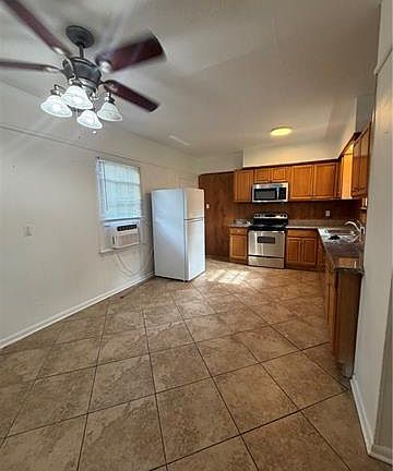 3rd image of 122 Athania Pkwy APT B
