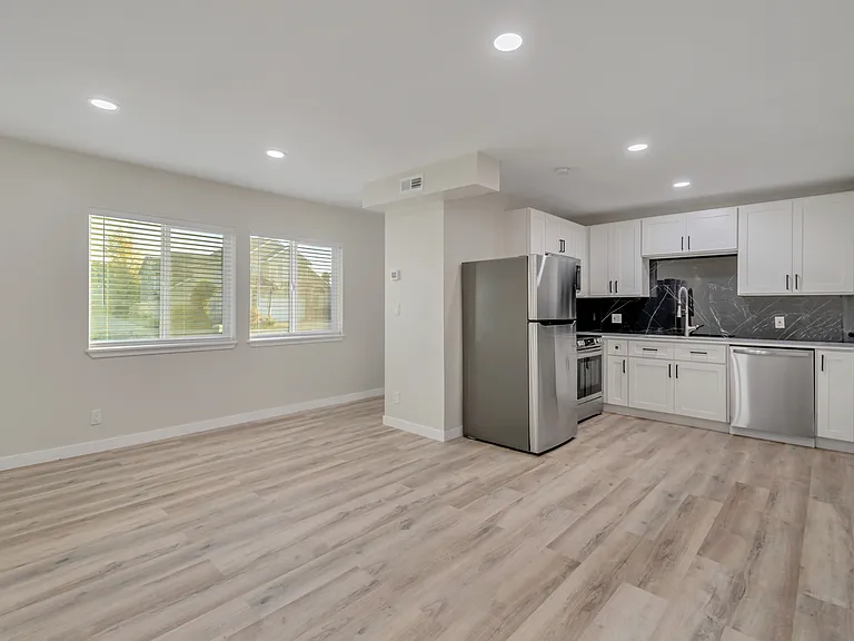 1317 E Brookshire Dr #1 — Photo 5
