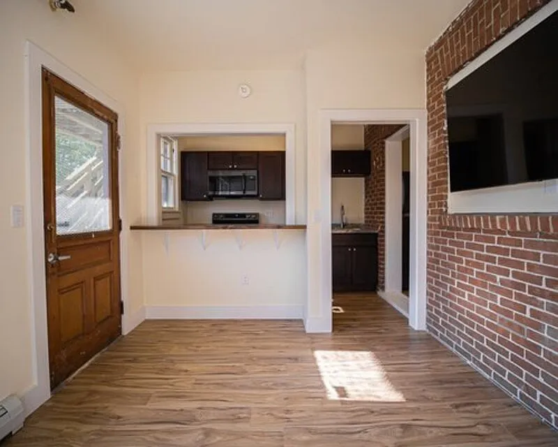 4 bed, 1.5 bath, $4,400 — Photo 4
