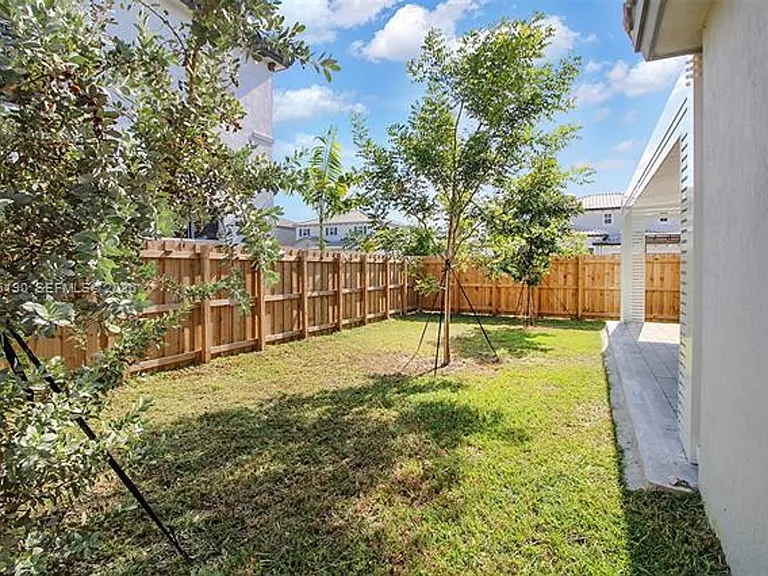 879 SE 26th Ter #879 — Photo 9