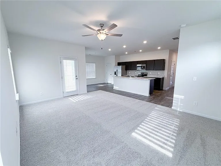 145 Oak St — Photo 5