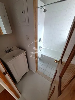 Rented by Red Sparrow Realty Group | media 18